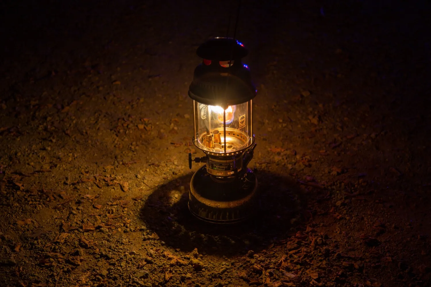 地面に置かれたランタン